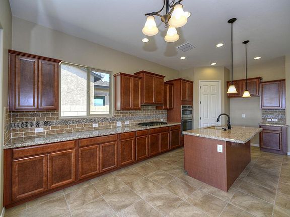 3rd image of 1049 W Lark Bunting Ln