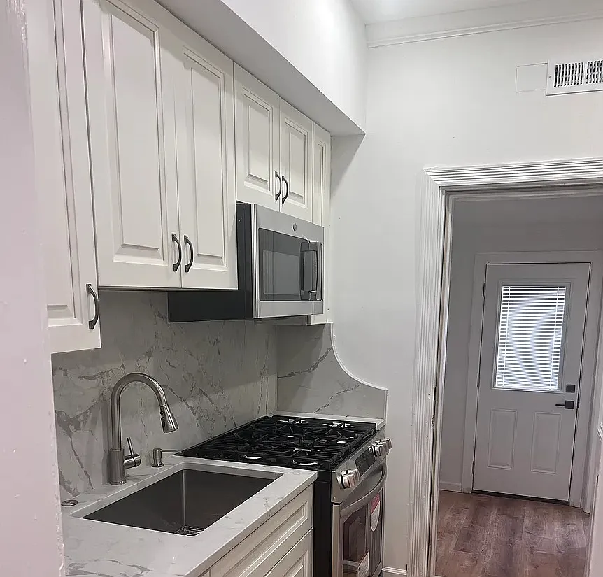 3 bed, 2200 sqft, $2,450 — Photo 3