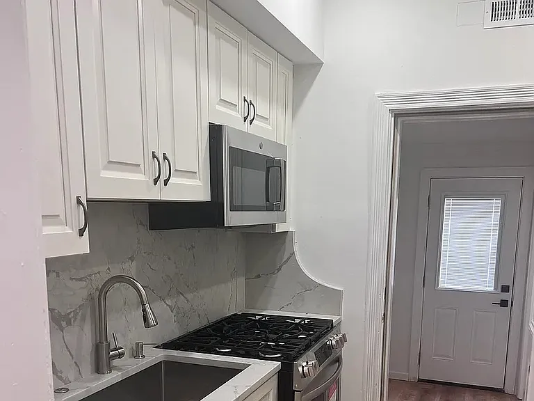 320 Loney St #A — Photo 3