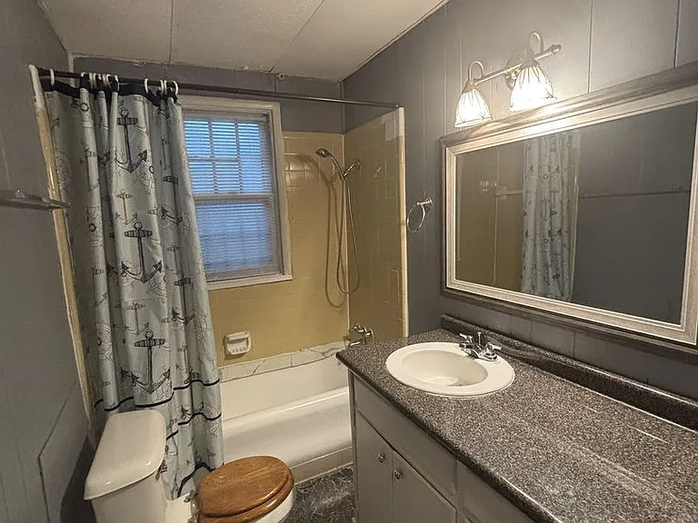 2410 Arlington Cres — Photo 20
