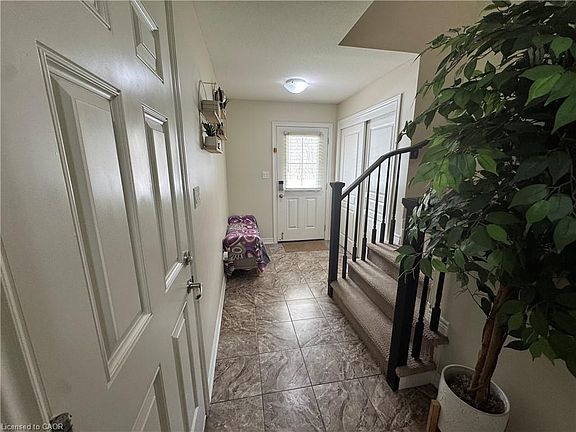 2nd image of 7905 Oldfield Rd