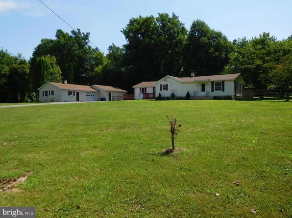 128 Village Ln, Bluemont, VA 20135