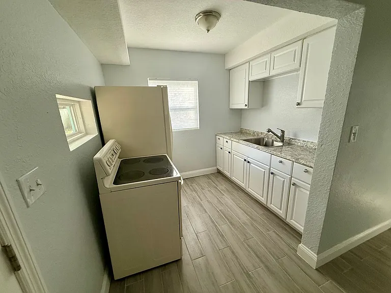 4721 E Castlewood Dr — Photo 4