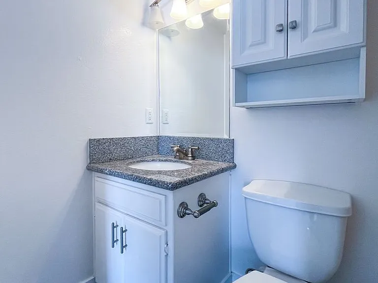 9939 Topanga Canyon Blvd — Photo 24
