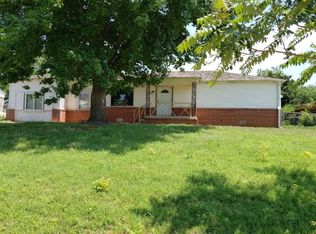 104 S Oak Ave, Chandler, OK 74834