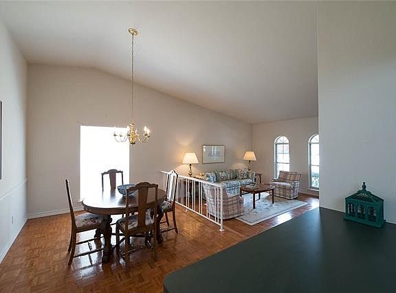3rd image of 2617 Crestmoor Ct