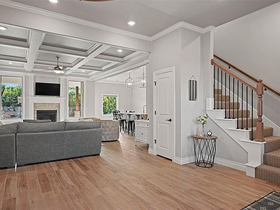 5th image of 15609 Fountain Creek Ln