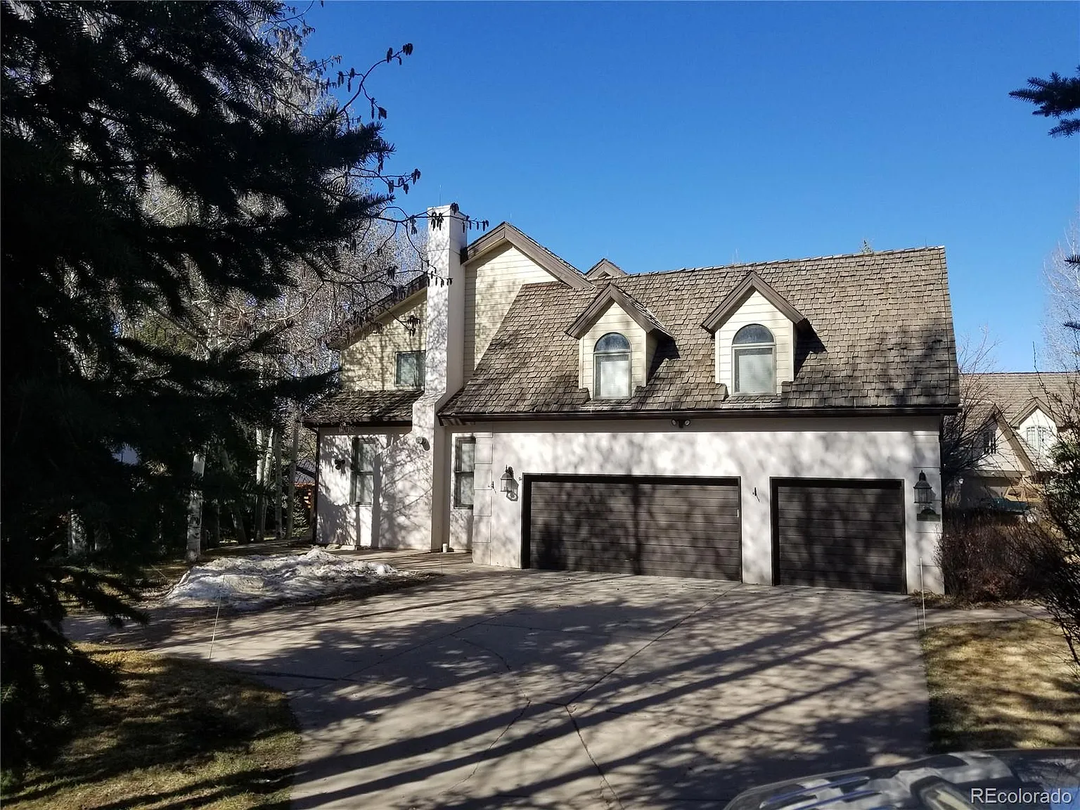 5 bed, 4.5 bath, 4298 sqft, $8,800 — Photo 2