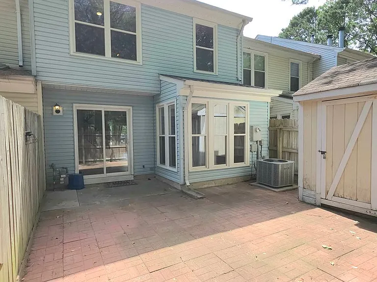 304 Arabian Cir — Photo 28