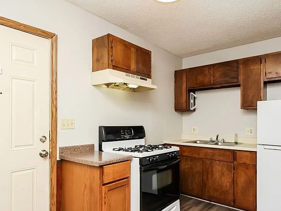3rd image of 1308 W Lexington Ave APT C