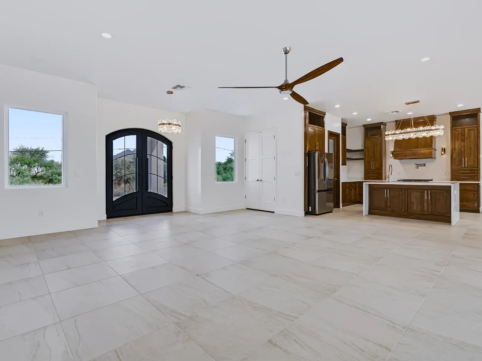 2 bed, 1900 sqft, $2,500 — Photo 3