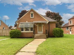 3555 S 15th St, Milwaukee, WI 53221
