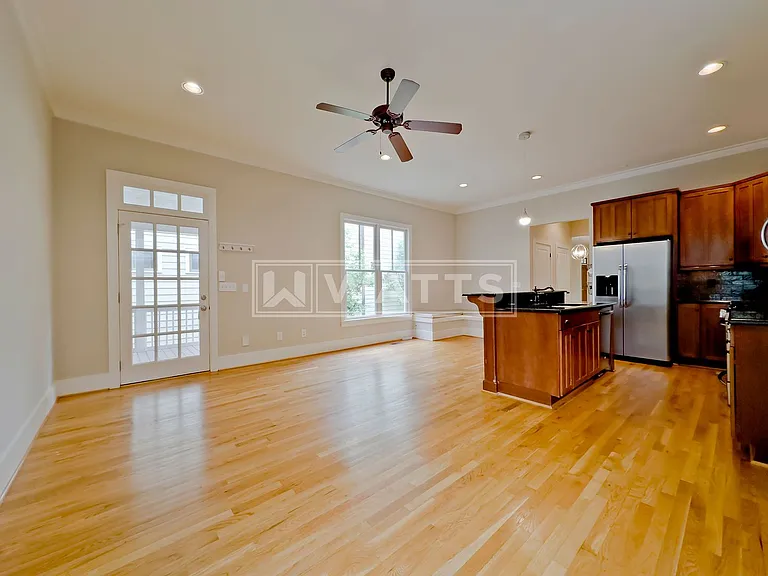 216 Hawthorn St — Photo 12