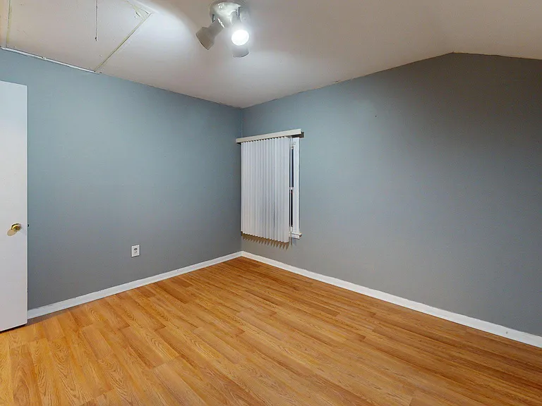 669 N Henderson Rd — Photo 44