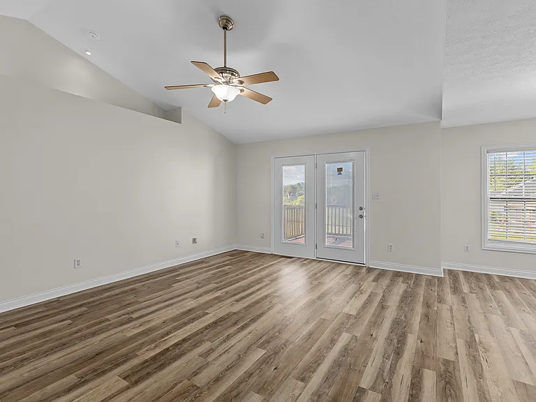 261 Palmer Dr — Photo 3