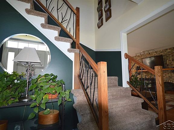 4th image of 10 Shallow Creek Ln