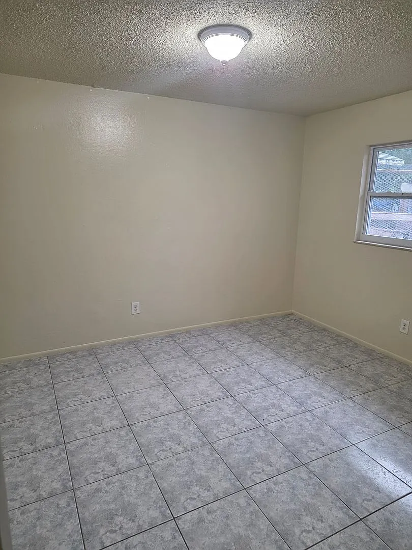 3/2 DUPLEX — Photo 4
