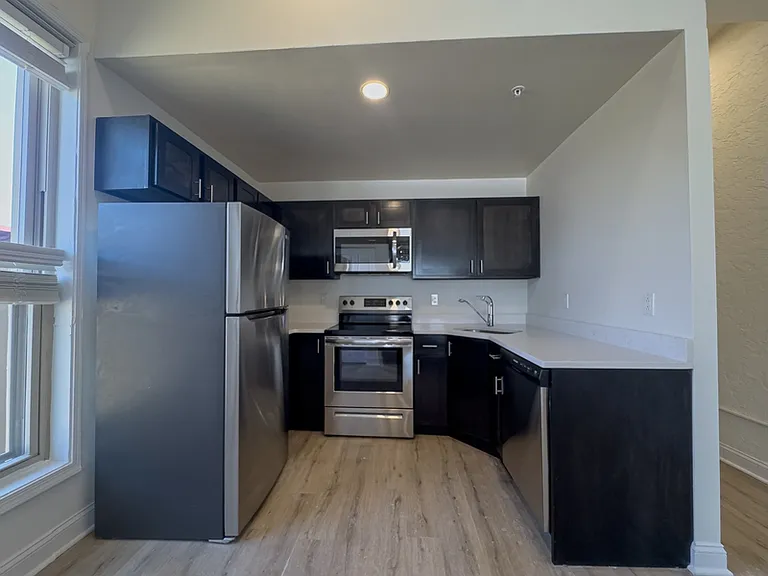 2113 Green St #3R — Photo 7