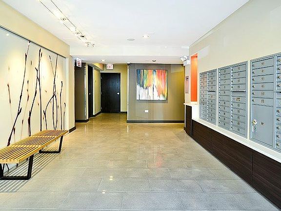 5th image of 527 W Stratford Pl #583