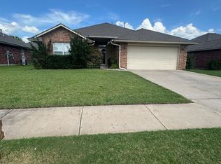 3804 Notting Hill Dr, Moore, OK 73160