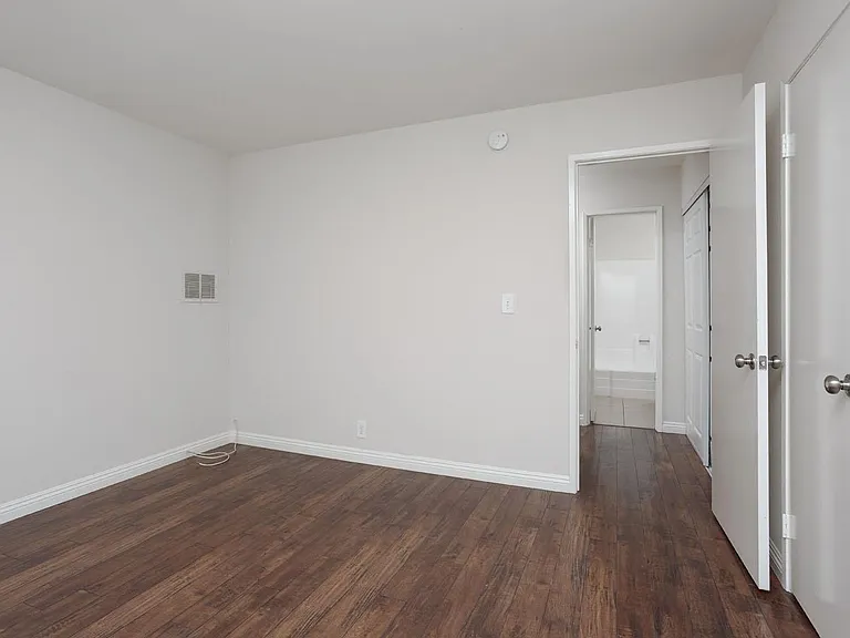 5161 Riverton Ave #108 — Photo 11