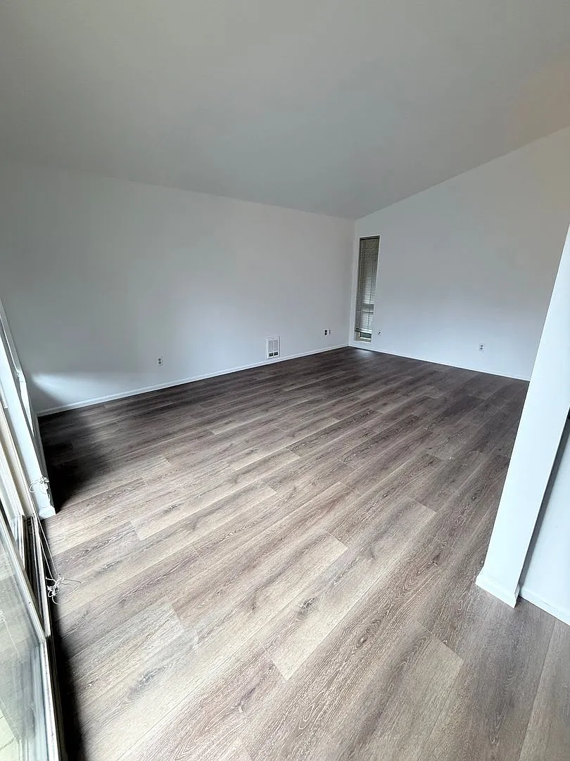 A925 - Woodhaven Apartments — Photo 2