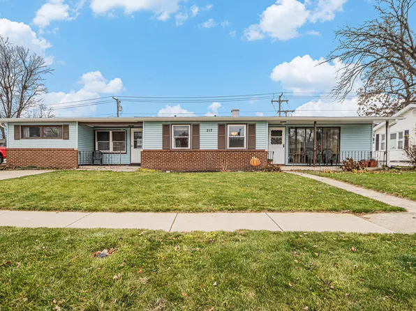 217 Crestview Ln, Crown Point, IN 46307