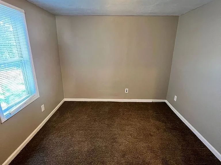 607 N Hocker Ave — Photo 11