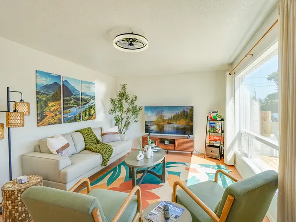 1917 NE Birch St, Camas, WA 98607