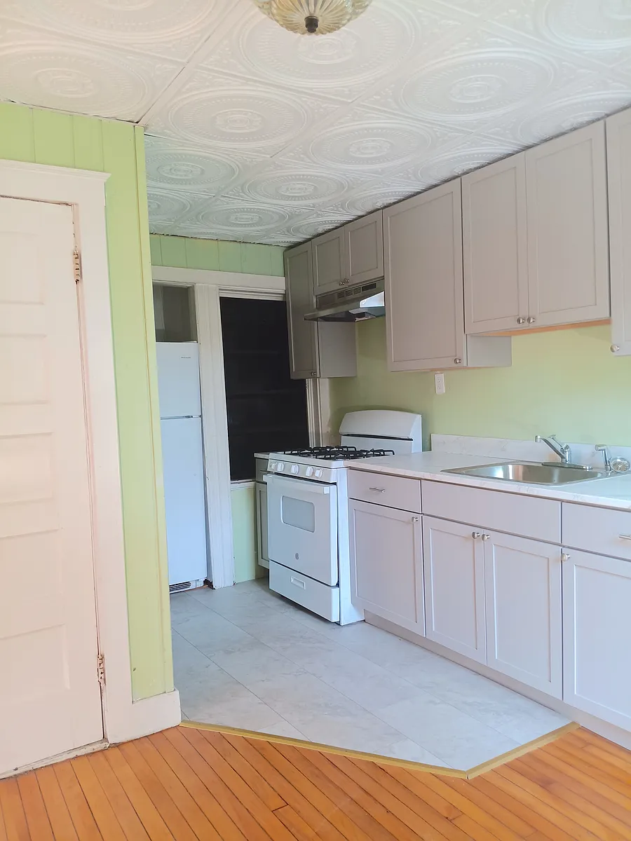 Building Photo - 446 Preble St #3
