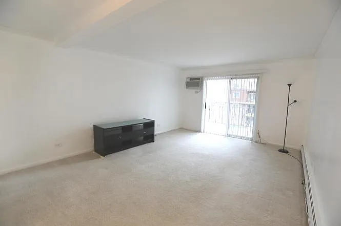 560 Mesa Dr — Photo 2