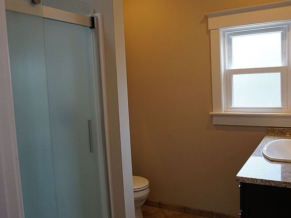 522 Hill Main Bath
