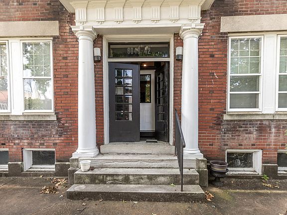 2nd image of 6040 Kingsbury Ave