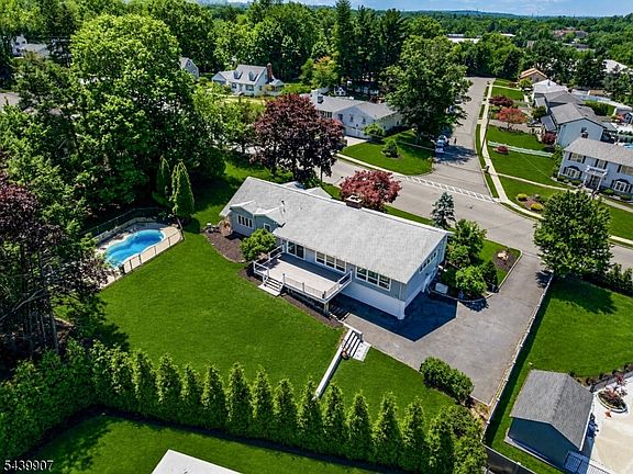 2nd image of 128 Beverly Rd