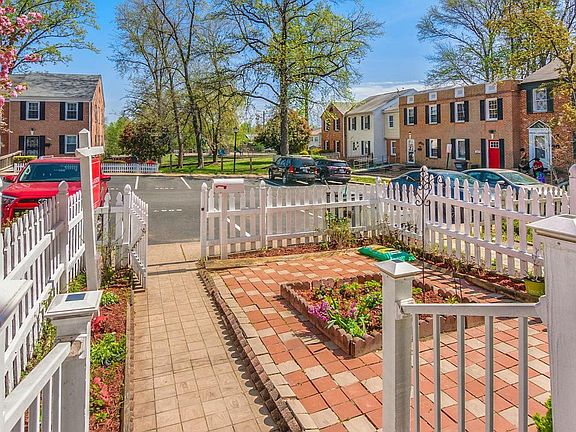 4th image of 2869 Gloucester Ct