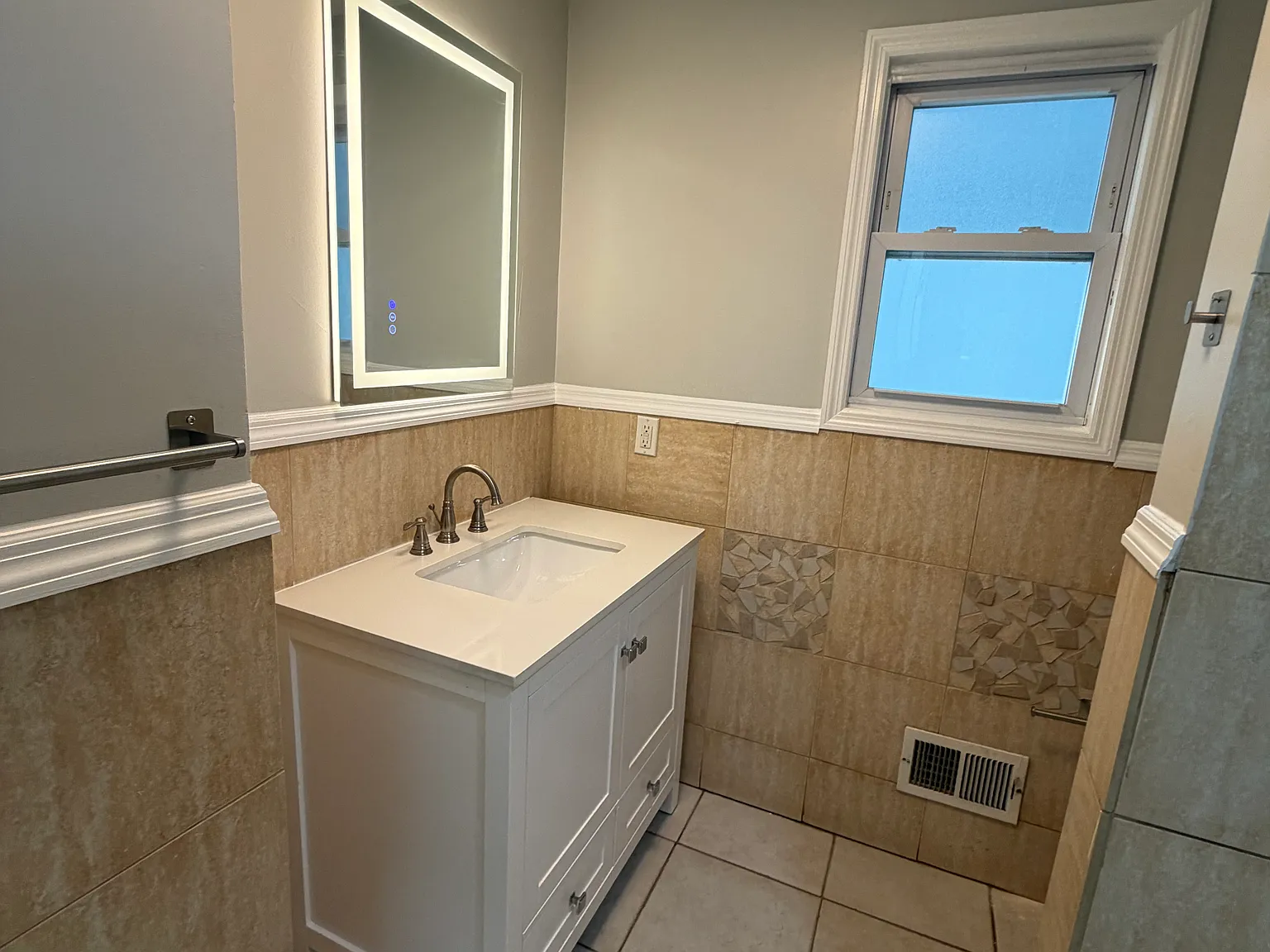521 Maple Ave — Photo 3
