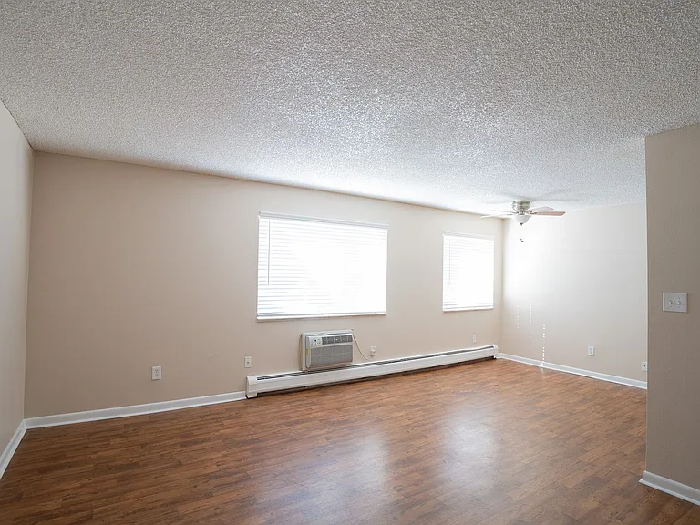 Prentice House Apartments — Photo 19