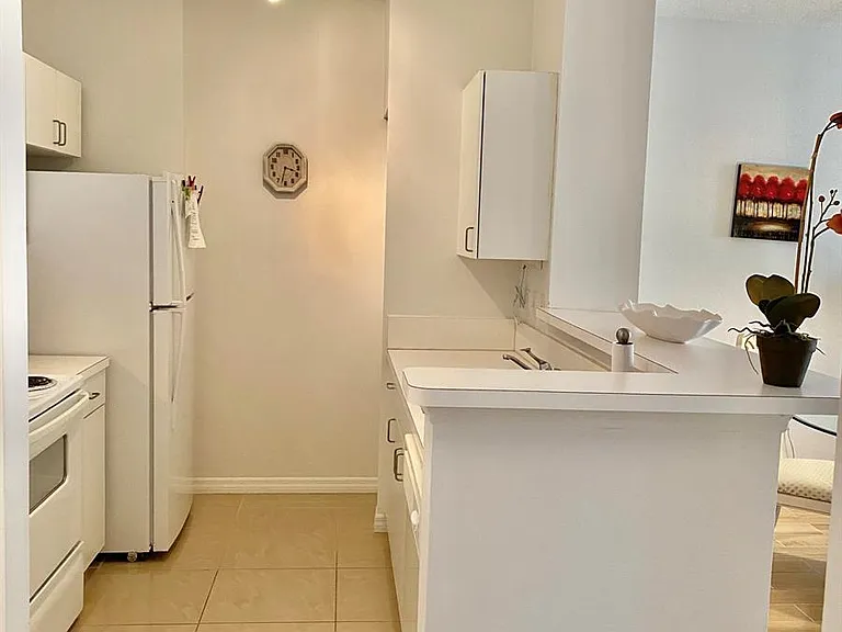 720 S Sapodilla Ave #312 — Photo 3