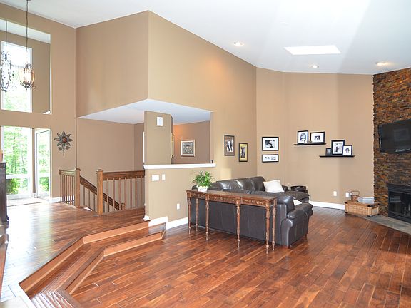 2nd image of 8945 Autumnglo Dr