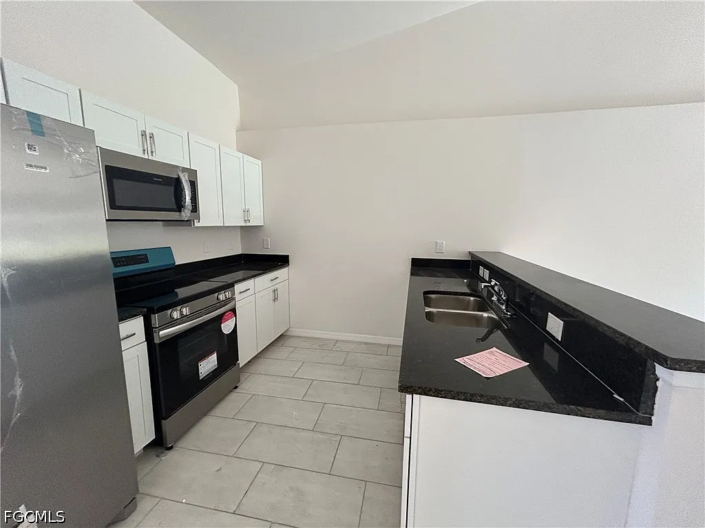 3 bed, 2.0 bath, 1209 sqft, $1,775 — Photo 3