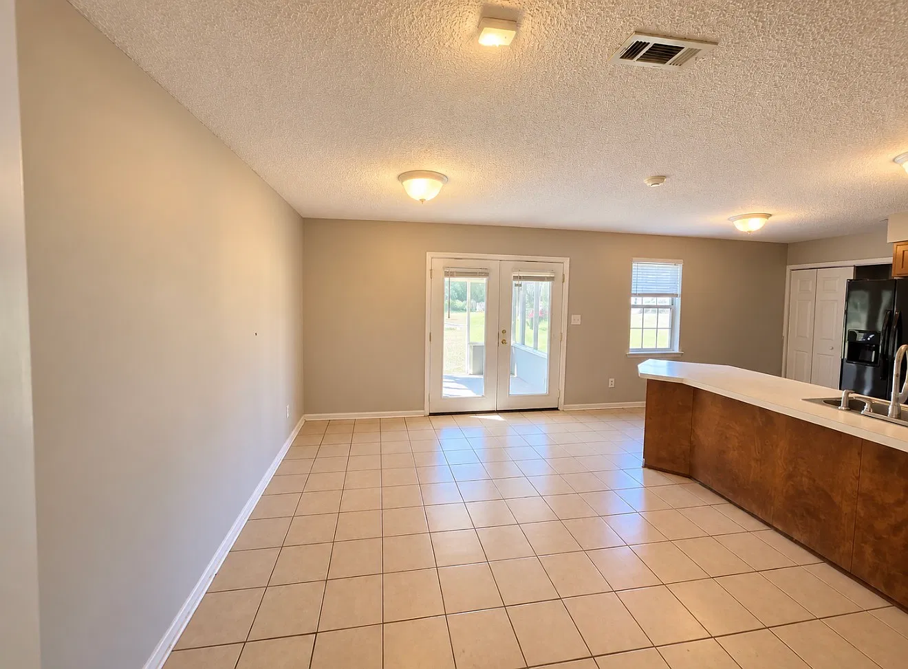 3 bed, 1.5 bath, 1192 sqft, $1,450 — Photo 3