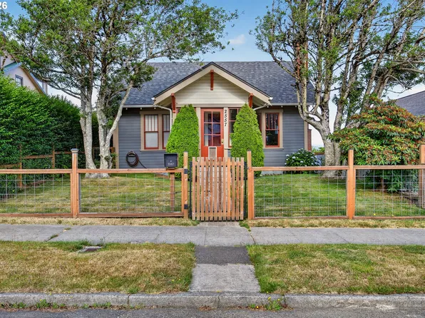 2557 Liberty St, North Bend, OR 97459