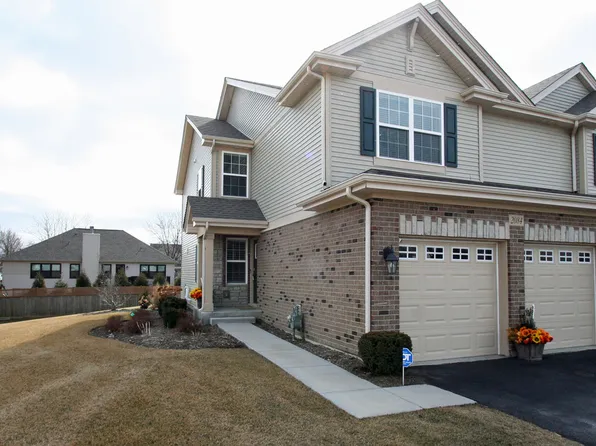 2084 Canyon Creek Ct, Aurora, IL 60503