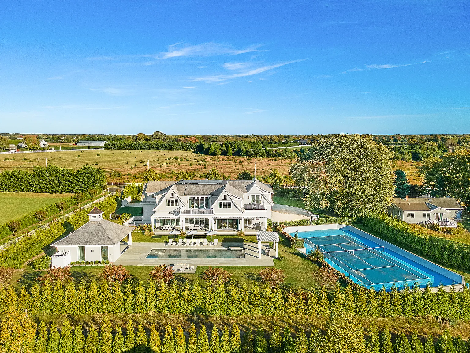 Exquisite Water Mill Estate - Hamptons Luxury Redefined — Photo 1