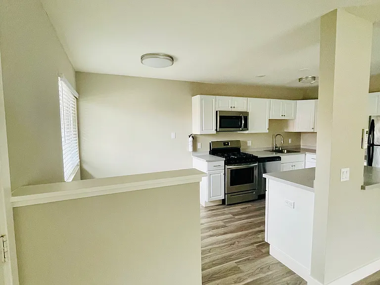 2x1- 850 SqFt - Living room / Kitchen
