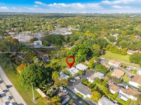 601 NW 90th St, Miami, FL