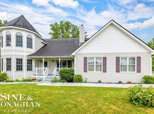 113 Victoria Ct, Saint Clair, MI 48079