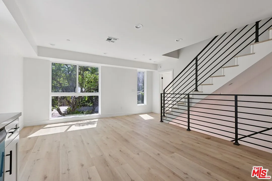 5 bed, 5.5 bath, 1700 sqft, $5,775 — Photo 3