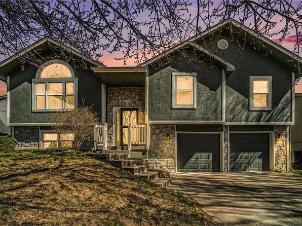 576 Hawthorne Dr, Liberty, MO 64068