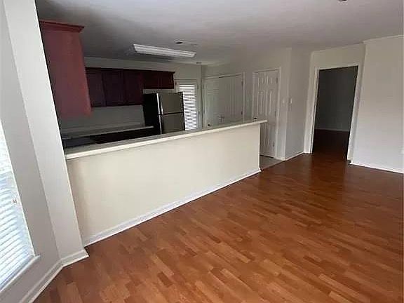 4th image of 533 Versailles Blvd APT A